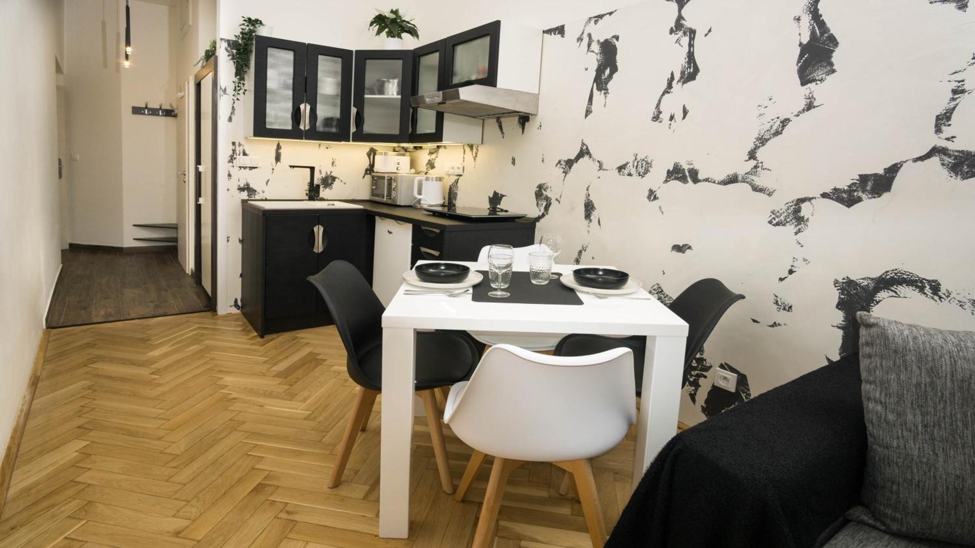 Black & White Apartment Prague By Wenceslas Square And Muzeum Bagian luar foto
