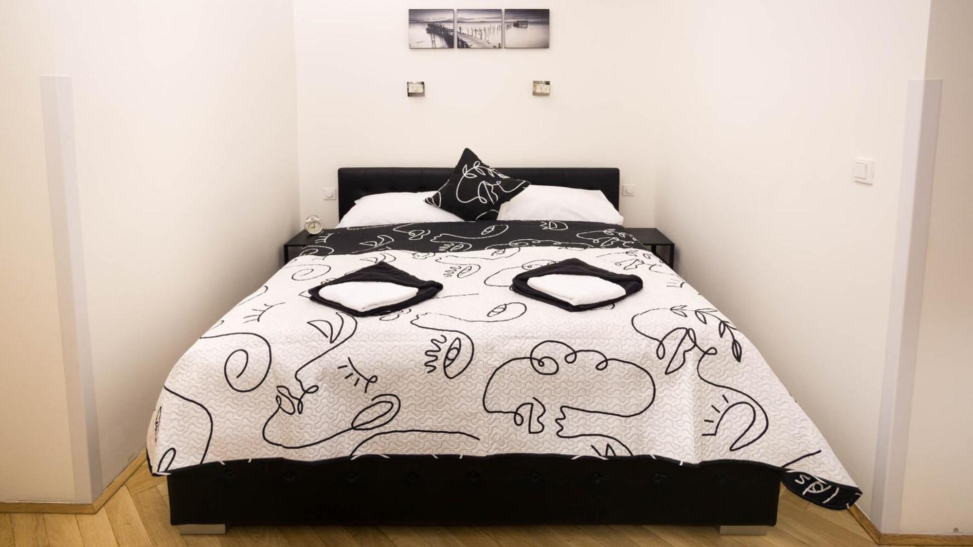 Black & White Apartment Prague By Wenceslas Square And Muzeum Bagian luar foto
